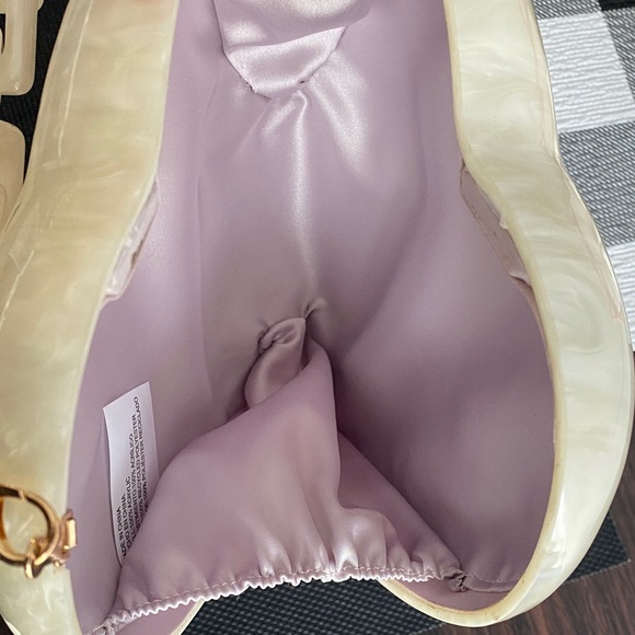 Pearlescent Heart-Shaped Purse - Cream - Picture 4 of 8